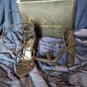 Olivia Ferguson high heel tie up shoes size 7.5